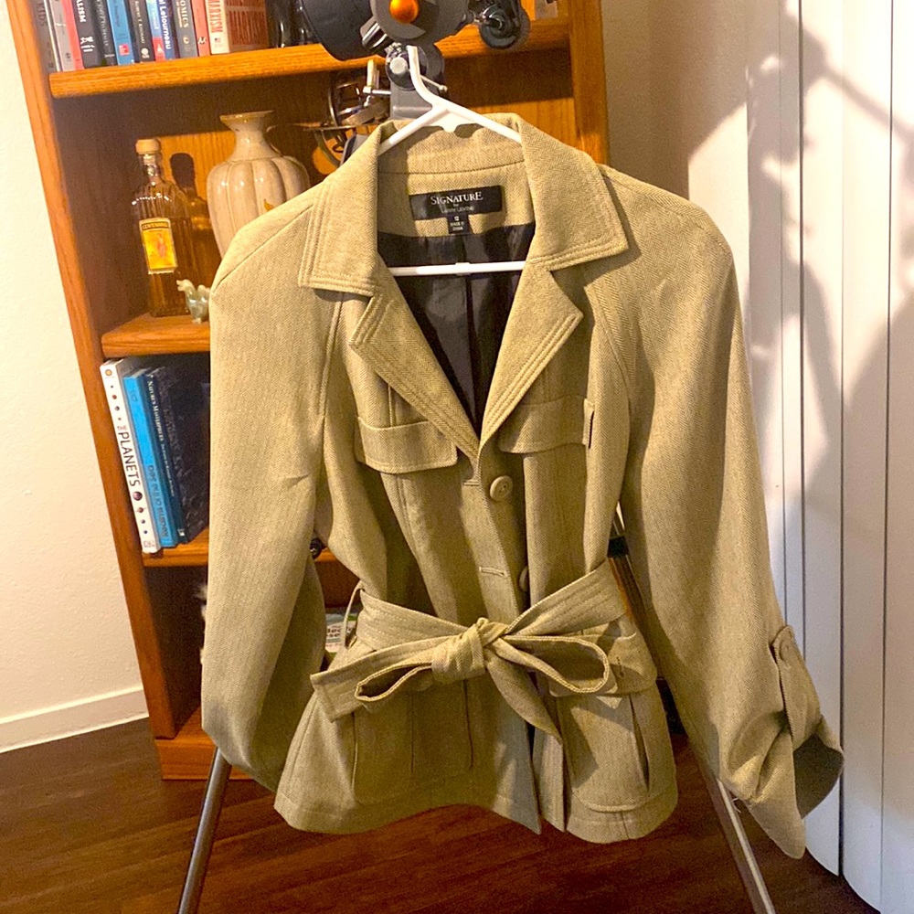 Pretty signature coat, normal wear